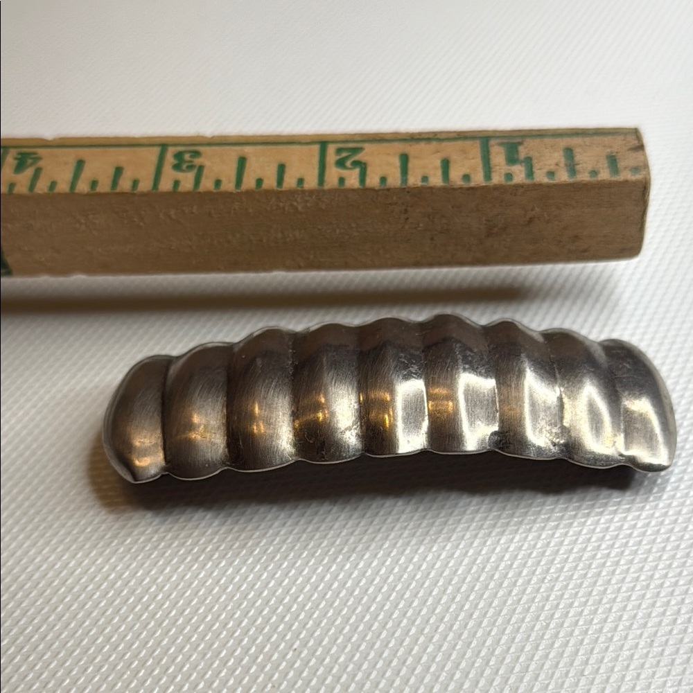 Silver Ribbed Hair Clip - Picture 9 of 9